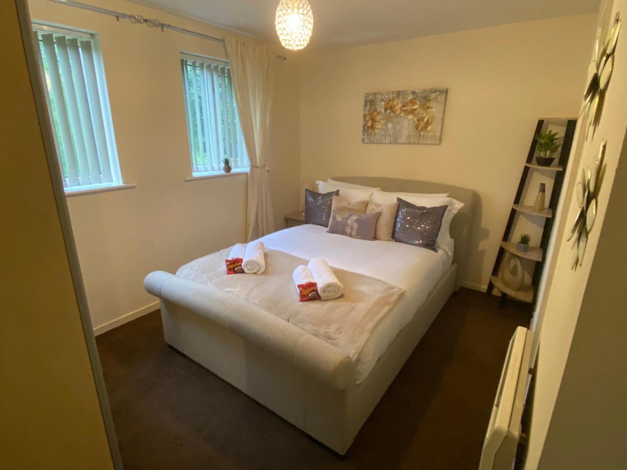 Lovely 2 Dbl Bed Apartment Near Heaton Park And North Manchester Hospital With Parking Exteriör bild